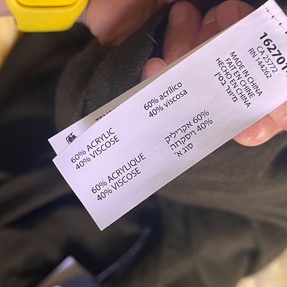 🏷️2/$20 - NWT Black Tape_ - Oversized Olive V Neck Sweater - Size S - Picture 4 of 6